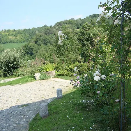 Bed and Breakfast Cascina Nel Bosco 3*